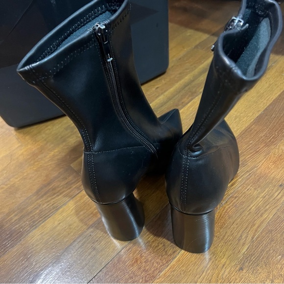 Steve Madden VALYANT Block Heel Stretch Vegan Leather Ankle Bootie Boots - Picture 6 of 8